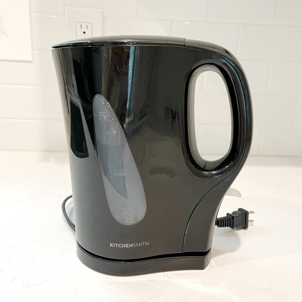 Black Electric Kettle – Fast Boil – Clean – Works Well – KitchenSmith